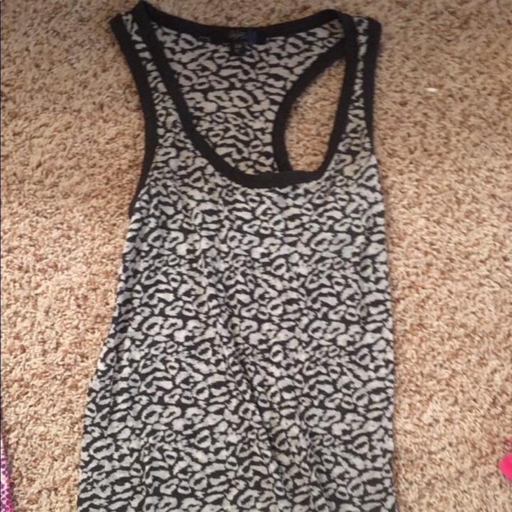 Gray tank.